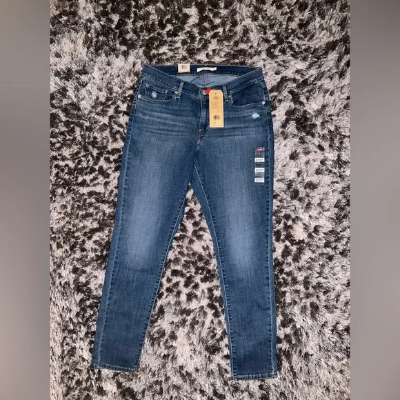 Brand new Levi’s - Picture 3 of 6